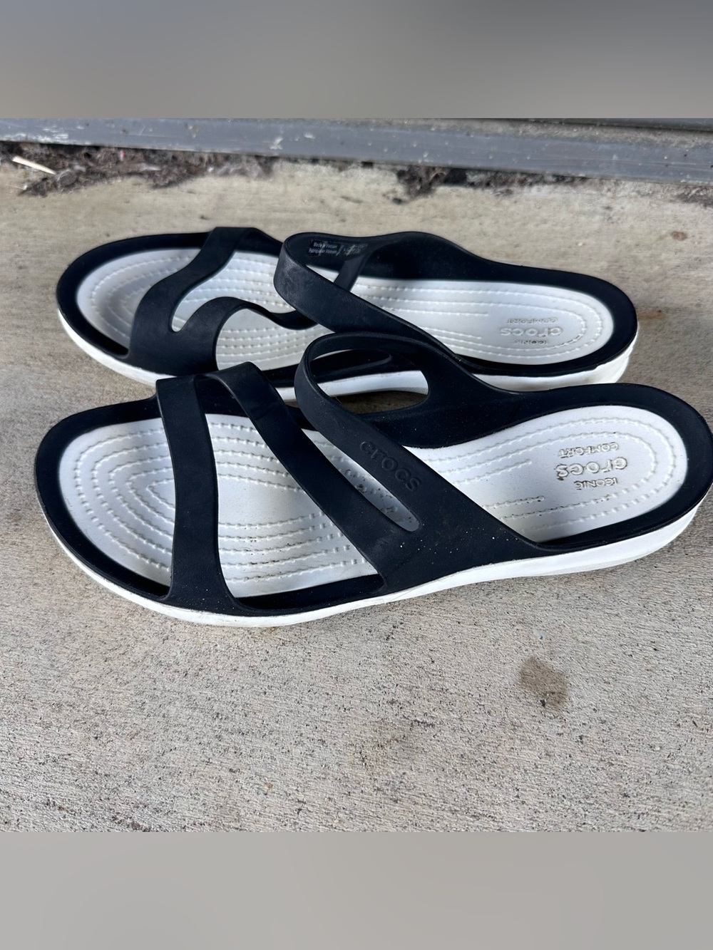 Womens Crocs Sandals Size 7